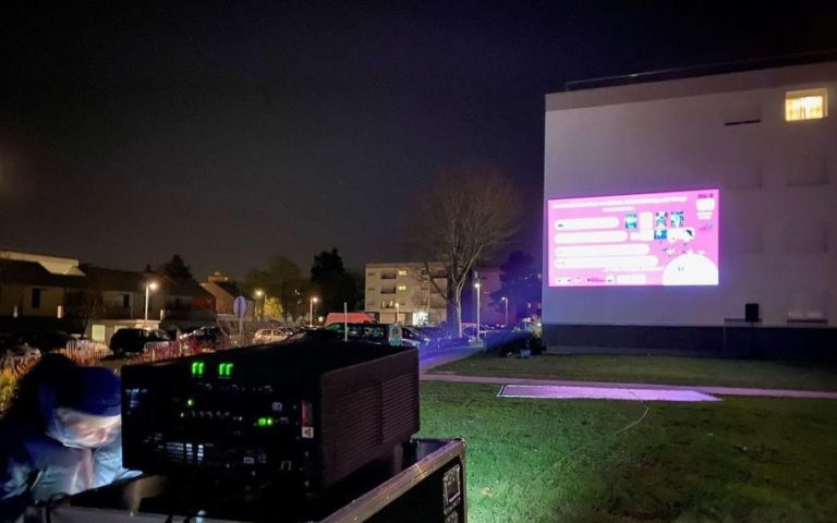 Séance de ciné-balcon à Beaumont-sur-Oise